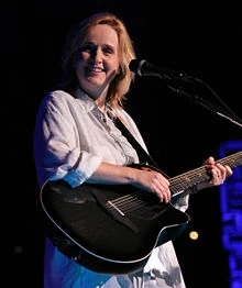 Melissa Etheridge bij een optreden in 2007